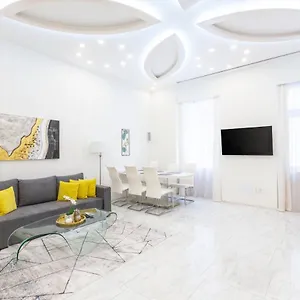 Luxurious Next To The Danube River Apartment